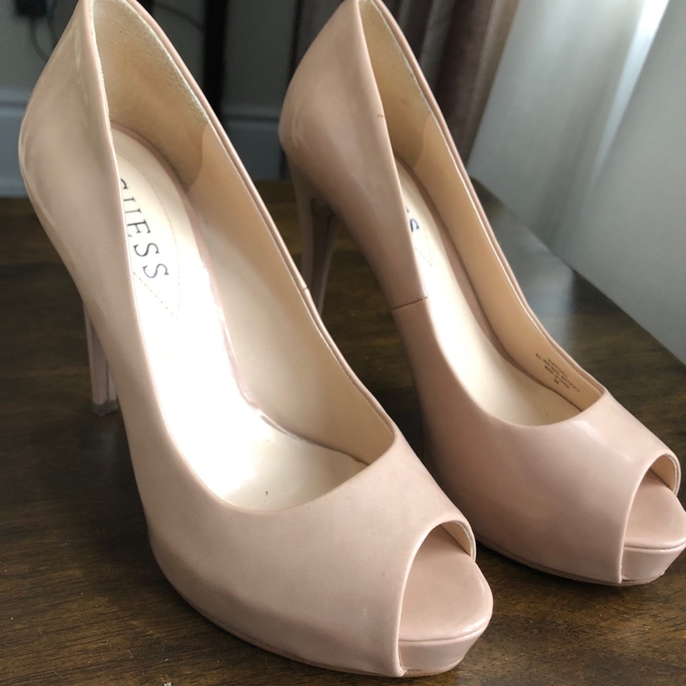 GUESS nude pumps SIZE 6